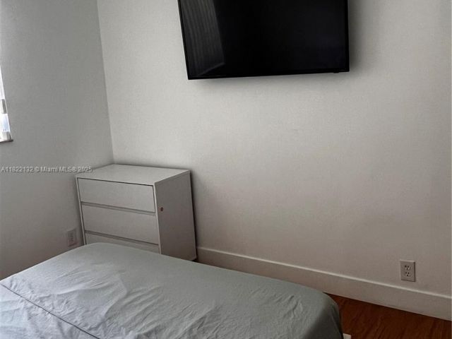 Продажа дома по адресу 7151 Pershing St - фото 6161336