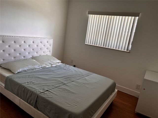 Продажа дома по адресу 7151 Pershing St - фото 6161337