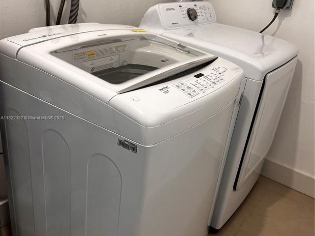 Продажа дома по адресу 7151 Pershing St - фото 6161339