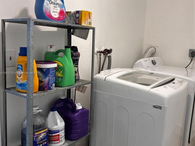 Продажа дома по адресу 7151 Pershing St - фото 6161340