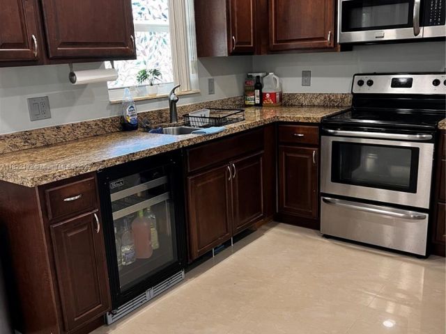 Продажа дома по адресу 7151 Pershing St - фото 6161341