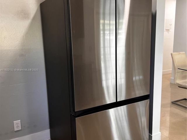 Продажа дома по адресу 7151 Pershing St - фото 6161343