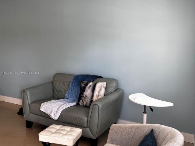 Продажа дома по адресу 7151 Pershing St - фото 6161347