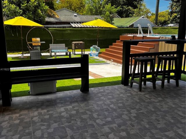 Продажа дома по адресу 7151 Pershing St - фото 6161353