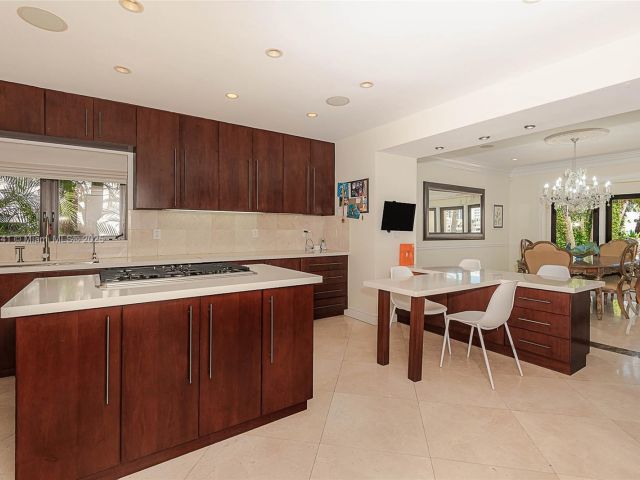 Продажа дома по адресу 6535 Allison Rd - фото 6161321