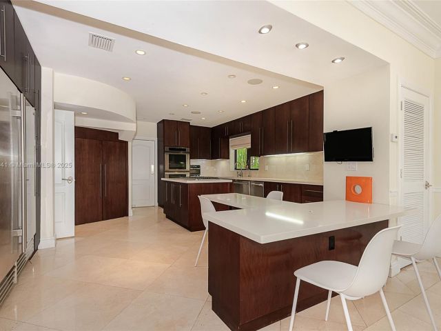 Продажа дома по адресу 6535 Allison Rd - фото 6161323