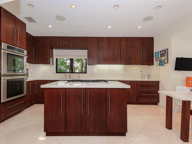 Продажа дома по адресу 6535 Allison Rd - фото 6161324