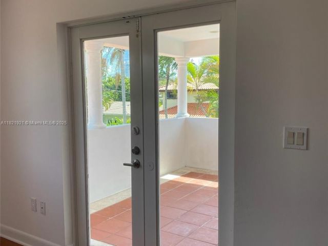 Дом в аренду по адресу 527 SW 20th Rd - фото 6161603