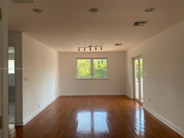 Дом в аренду по адресу 527 SW 20th Rd - фото 6161604