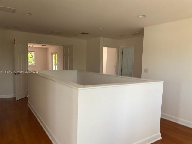 Дом в аренду по адресу 527 SW 20th Rd - фото 6161608