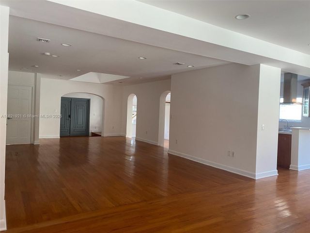 Дом в аренду по адресу 527 SW 20th Rd - фото 6161609