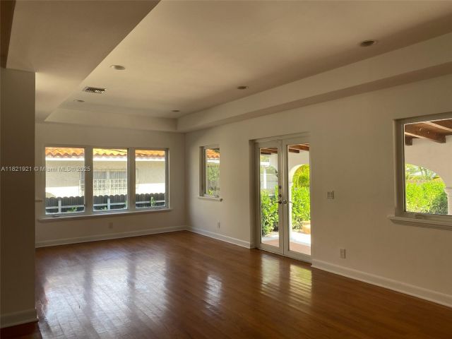 Дом в аренду по адресу 527 SW 20th Rd - фото 6161610