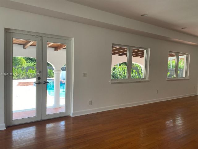 Дом в аренду по адресу 527 SW 20th Rd - фото 6161611