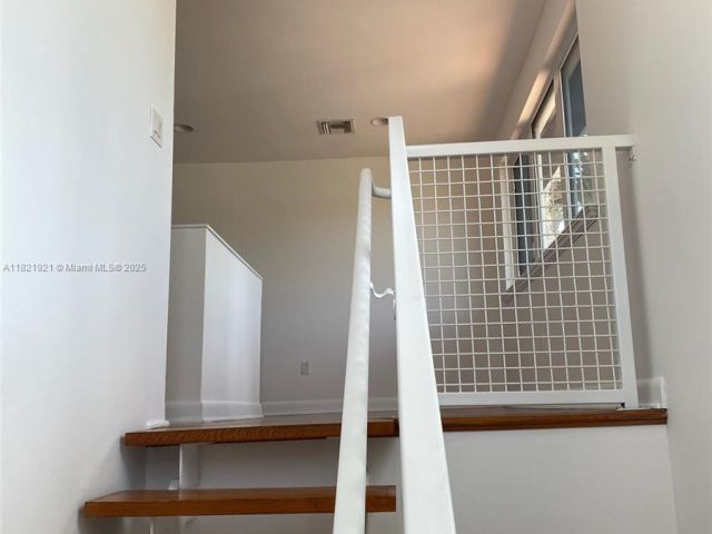 Дом в аренду по адресу 527 SW 20th Rd - фото 6161613