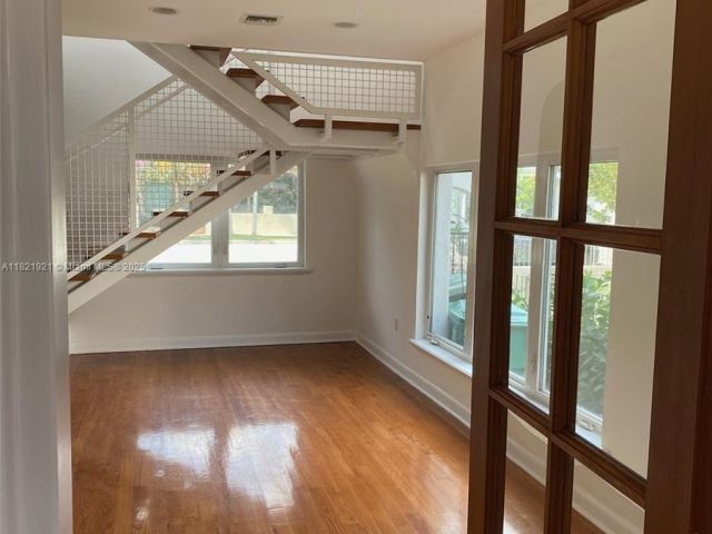 Дом в аренду по адресу 527 SW 20th Rd - фото 6161615