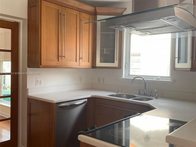 Дом в аренду по адресу 527 SW 20th Rd - фото 6161617