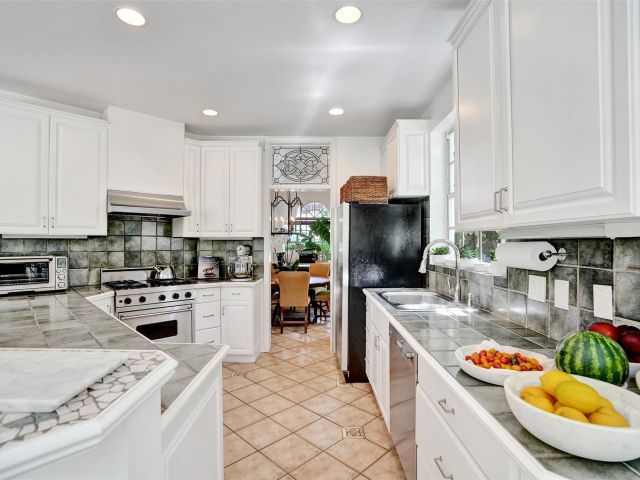 Продажа дома по адресу 2614 Clematis Place - фото 6168680