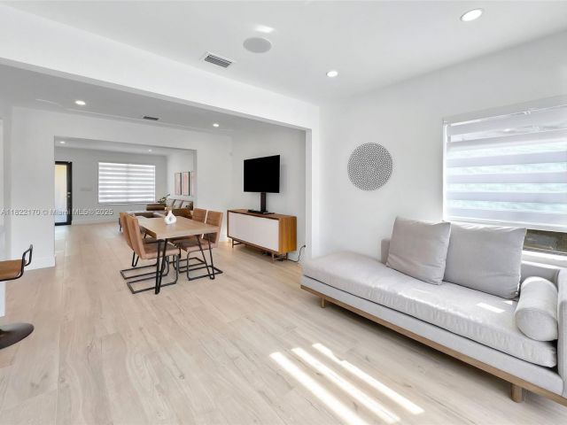 Дом в аренду по адресу 130 SW 25th Rd - фото 6161526