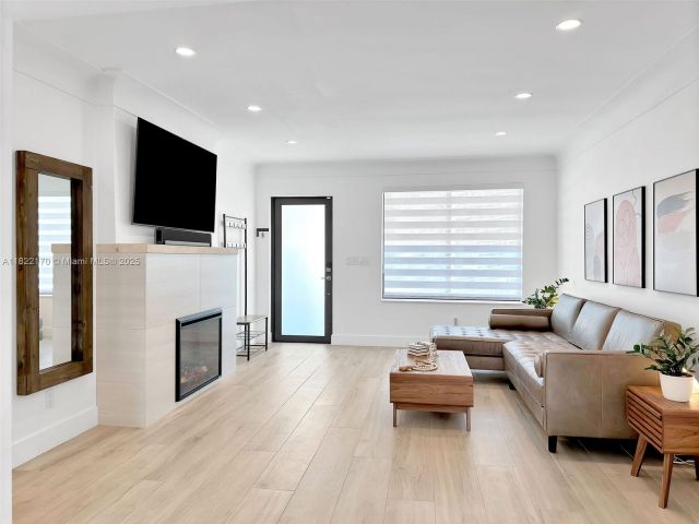 Дом в аренду по адресу 130 SW 25th Rd - фото 6161529