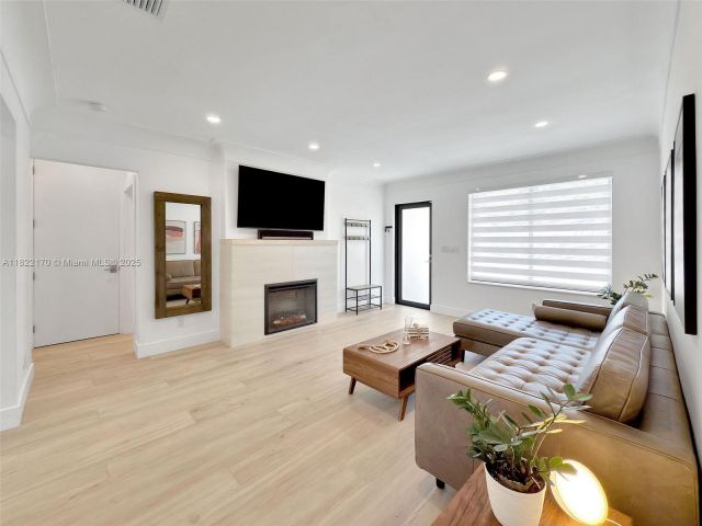 Дом в аренду по адресу 130 SW 25th Rd - фото 6161530