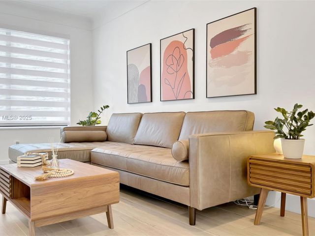 Дом в аренду по адресу 130 SW 25th Rd - фото 6161531