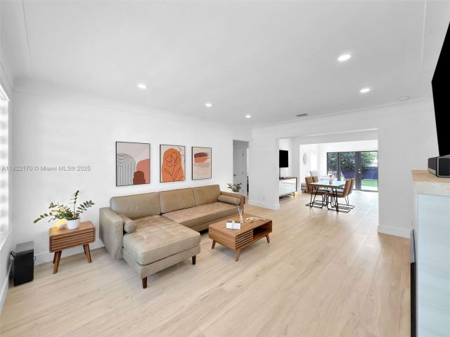 Дом в аренду по адресу 130 SW 25th Rd - фото 6161532