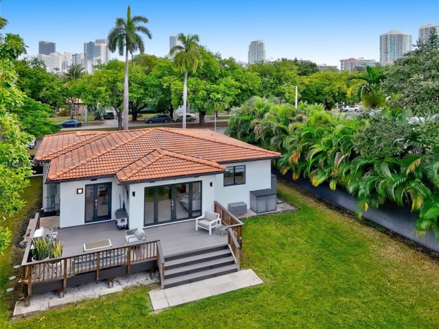 Дом в аренду по адресу 130 SW 25th Rd - фото 6161542