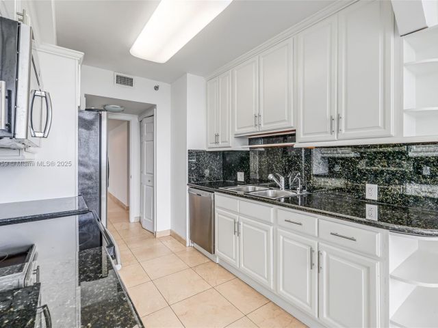 Продажа квартиры #1412 - фото 6663512