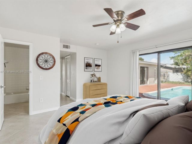 Продажа дома по адресу 1700 SW 5th Ave - фото 6182793