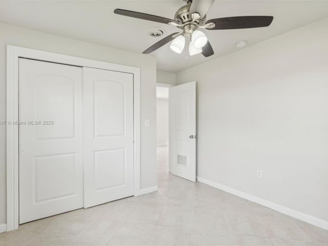 Продажа дома по адресу 1700 SW 5th Ave - фото 6182799