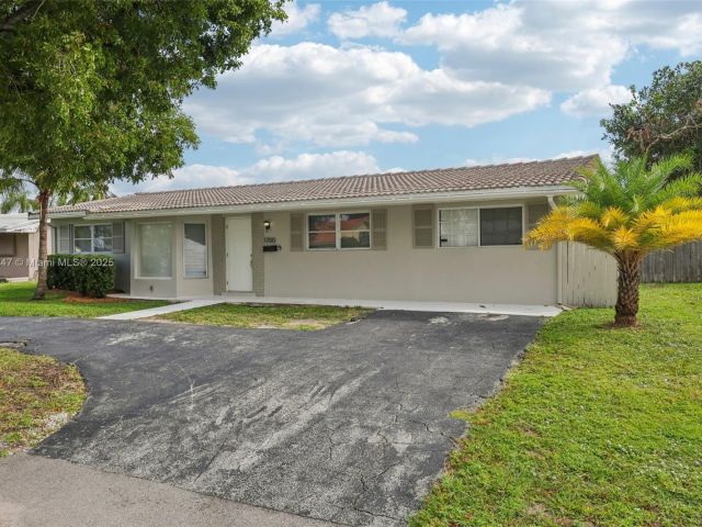 Продажа дома по адресу 1700 SW 5th Ave - фото 6182810