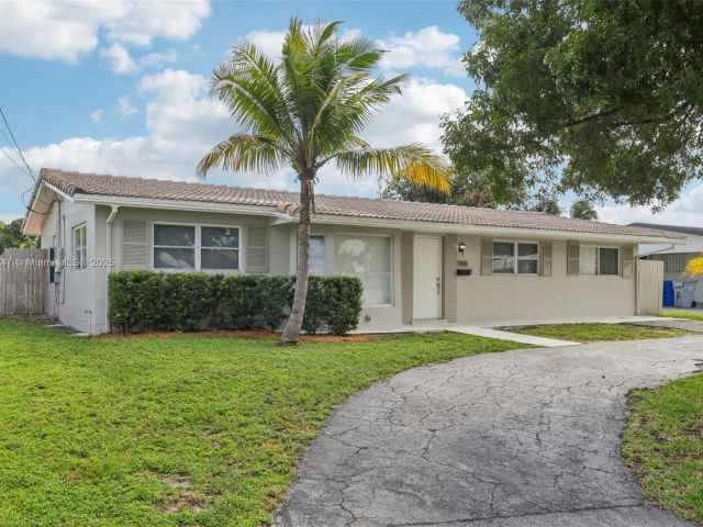 Продажа дома по адресу 1700 SW 5th Ave - фото 6182812