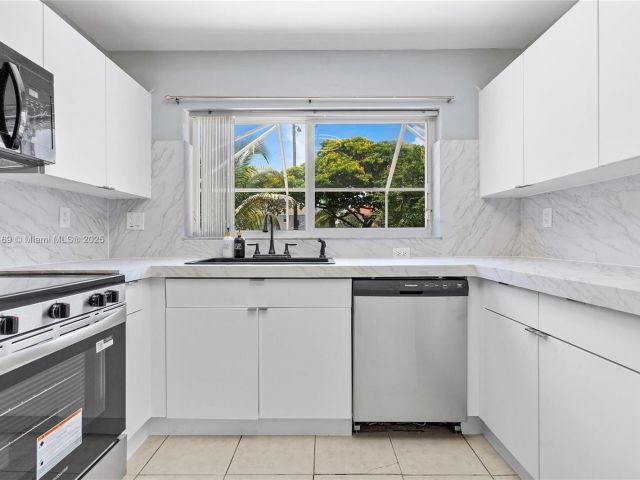 Продажа дома по адресу 19257 NW 14th St - фото 6162896