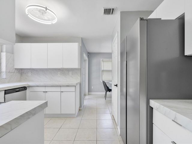 Продажа дома по адресу 19257 NW 14th St - фото 6162898