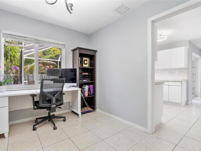 Продажа дома по адресу 19257 NW 14th St - фото 6162899