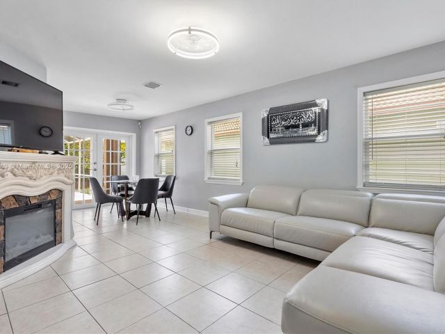 Продажа дома по адресу 19257 NW 14th St - фото 6162910