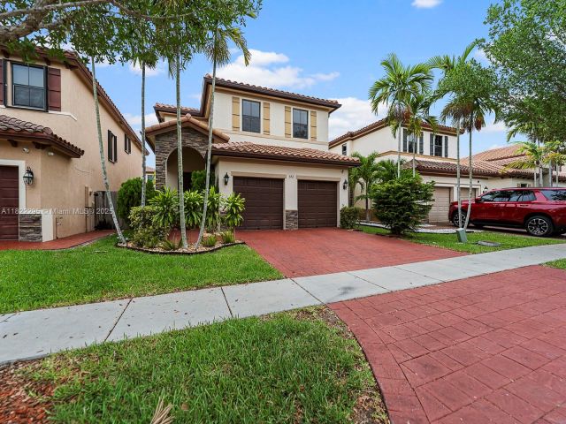 Продажа дома по адресу 572 SE 34th Ter - фото 6162825