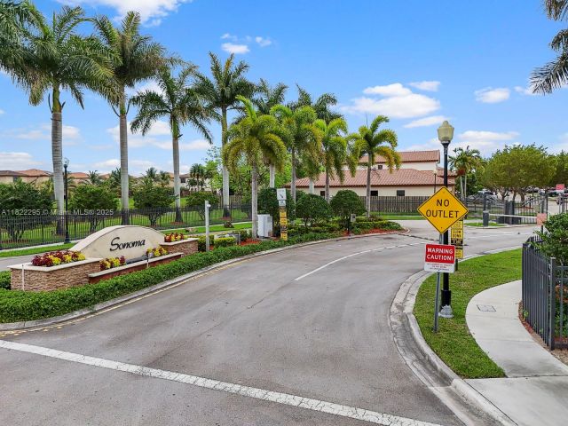 Продажа дома по адресу 572 SE 34th Ter - фото 6162828