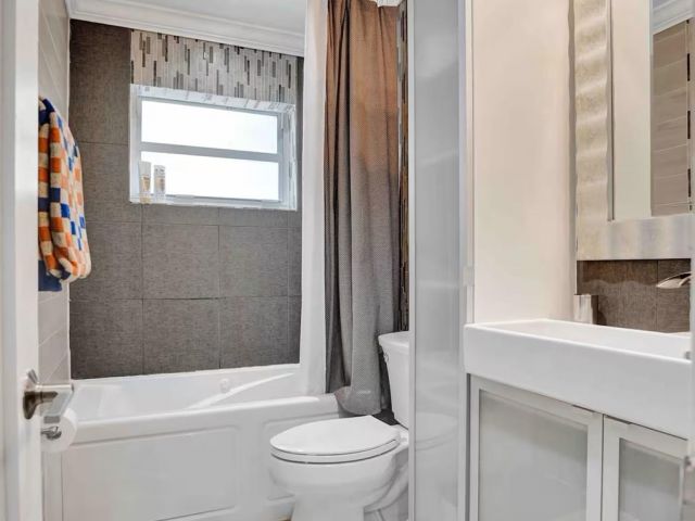 Продажа дома по адресу 616 NW 21st St - фото 6161827