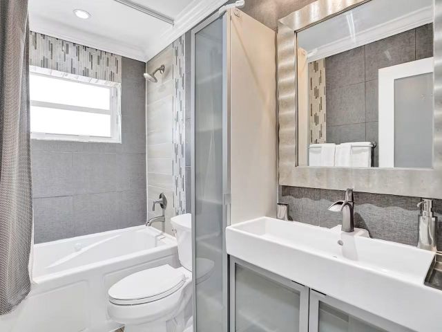 Продажа дома по адресу 616 NW 21st St - фото 6161831