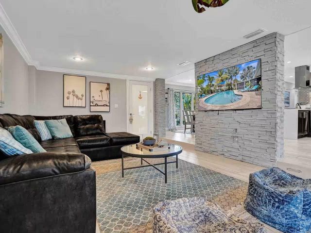 Продажа дома по адресу 616 NW 21st St - фото 6161834