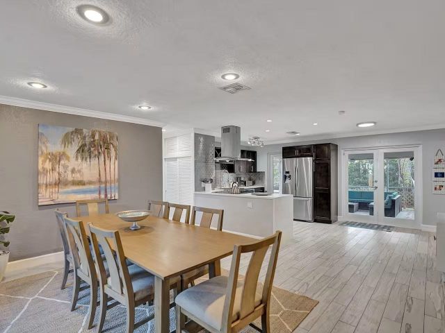 Продажа дома по адресу 616 NW 21st St - фото 6161837