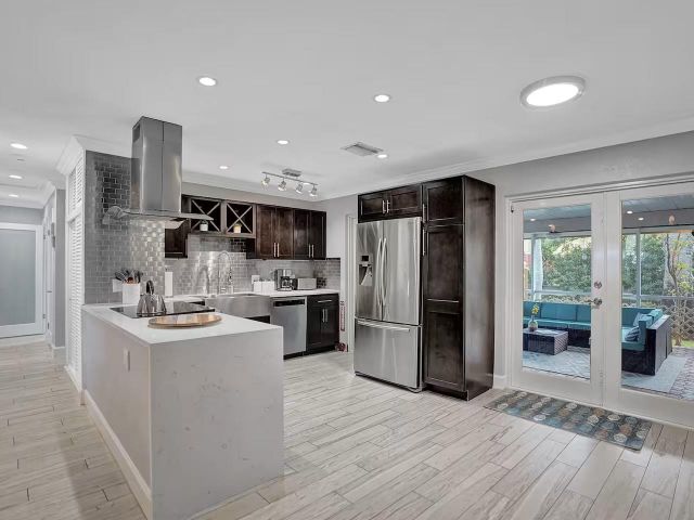 Продажа дома по адресу 616 NW 21st St - фото 6161839