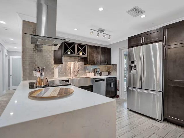 Продажа дома по адресу 616 NW 21st St - фото 6161840