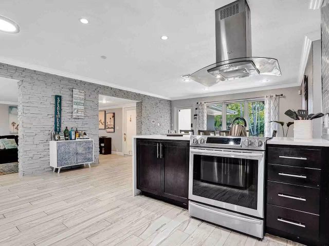 Продажа дома по адресу 616 NW 21st St - фото 6161841