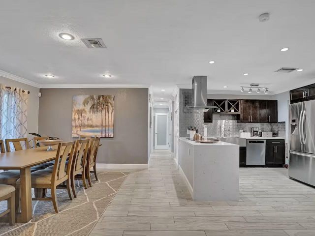 Продажа дома по адресу 616 NW 21st St - фото 6161843