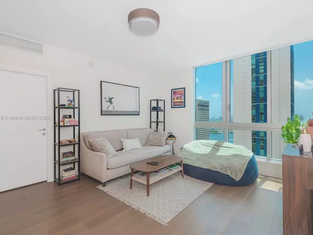 Продажа квартиры #T-2612 - фото 6164135