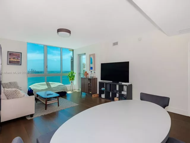 Продажа квартиры #T-2612 - фото 6164136