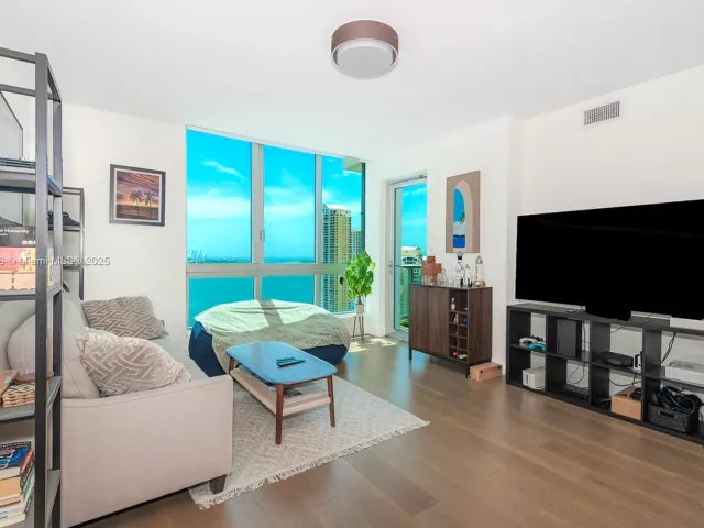 Продажа квартиры #T-2612 - фото 6164137