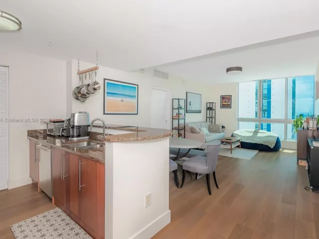 Продажа квартиры #T-2612 - фото 6164126